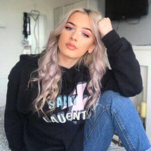 Lauren Kearns Biography